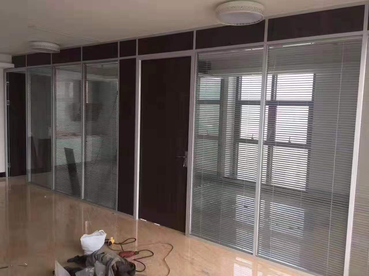 辦公室玻璃隔斷